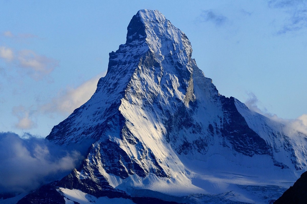 Самая высокая гора в европе